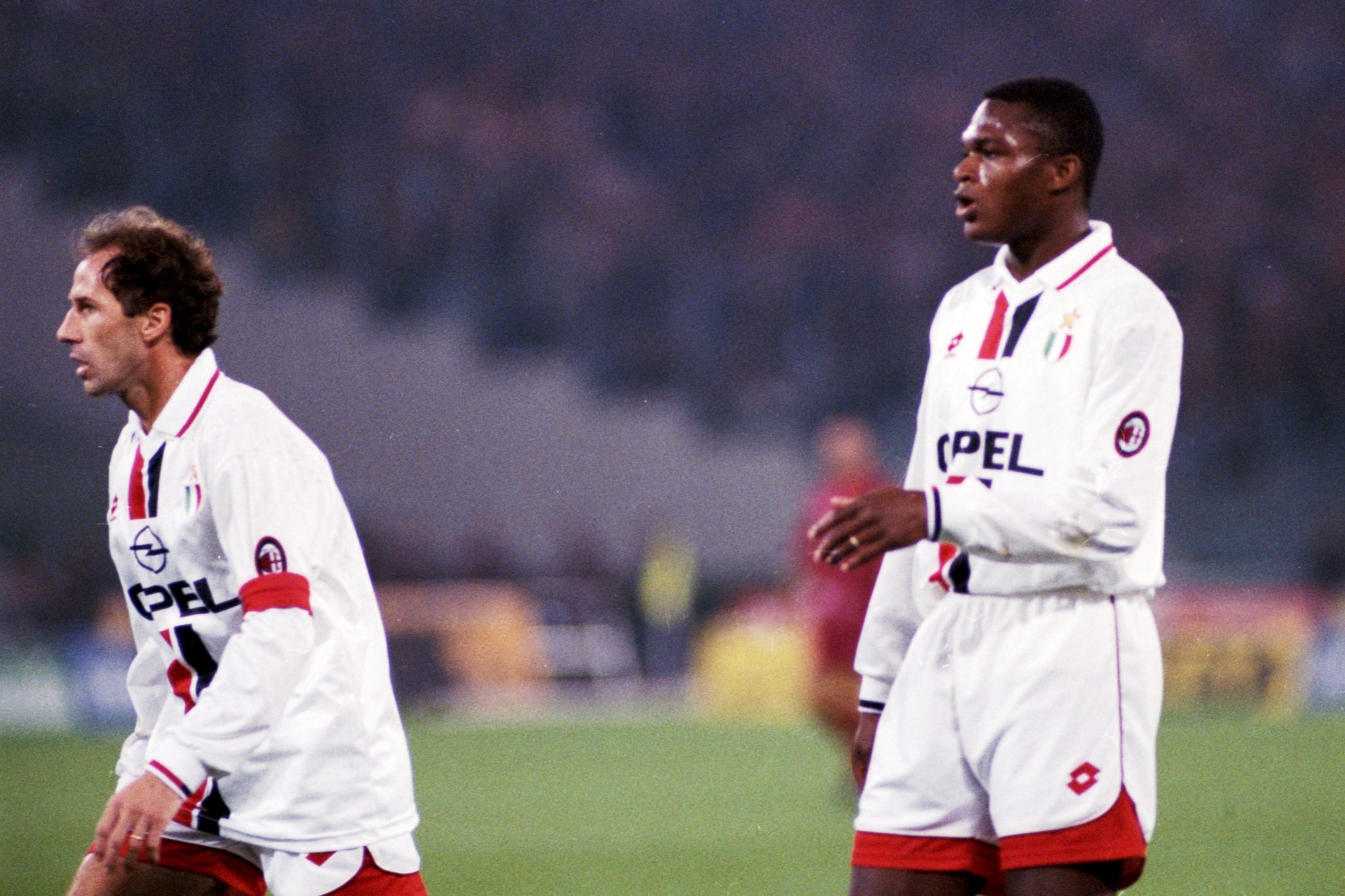 Desailly e Baresi in campo con il Milan nel 1996