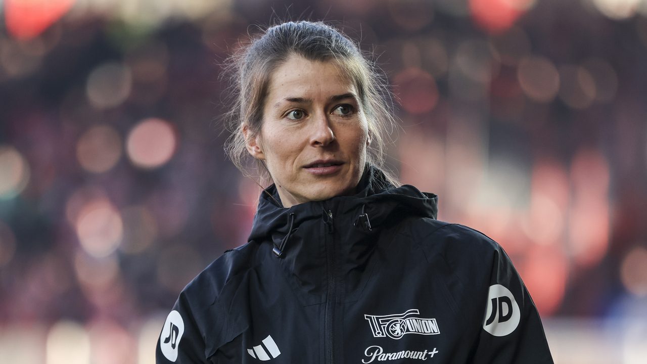 Marie-Louise Eta all'Union Berlino, chi è la prima donna allenatrice nel grande calcio (a 34 anni)