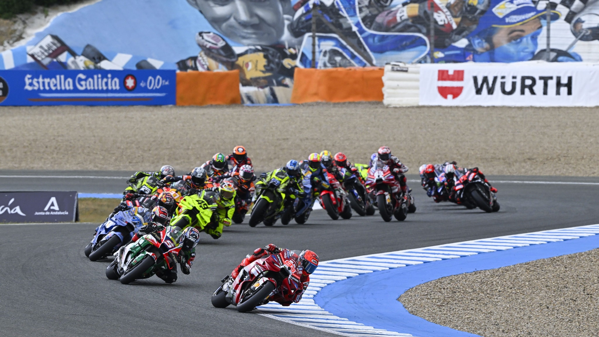 LIVE Moto GP oggi, Marc Marquez in pole per la gara del GP Spagna: orari tv su TV8 e Sky e dove vederla in diretta e streaming