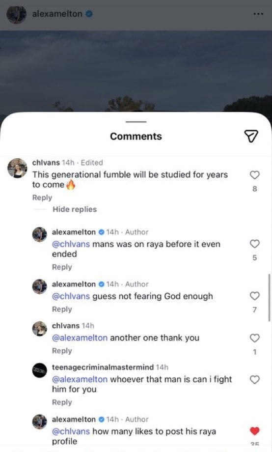 Lo screenshot dei commenti di Alexa Melton sotto il suo post in cui fa riferimento alla sua relazione con Pulisic e alla sua attività sull’app di incontri per VIP Raya