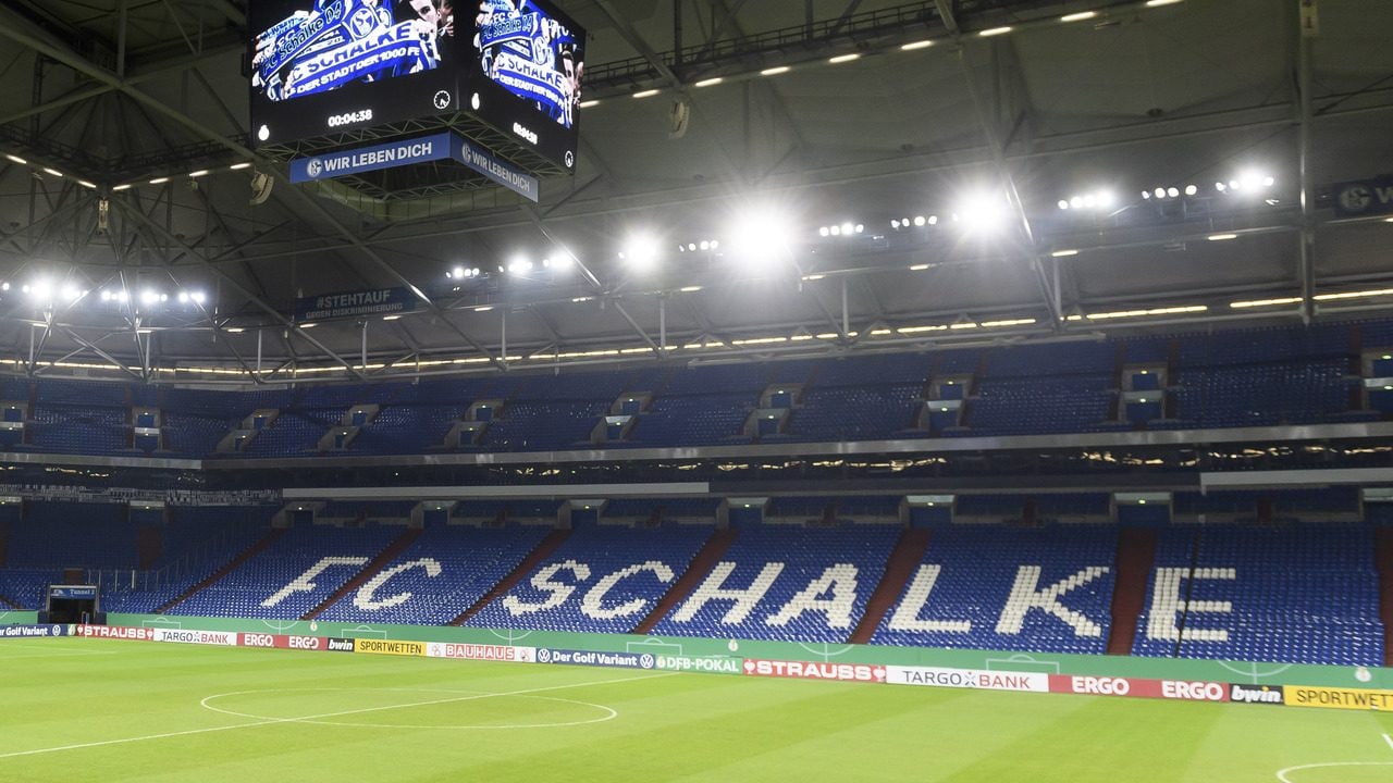 Tragedia nello stadio dello Schalke, un uomo è stato trovato morto nei bagni della Veltins Arena