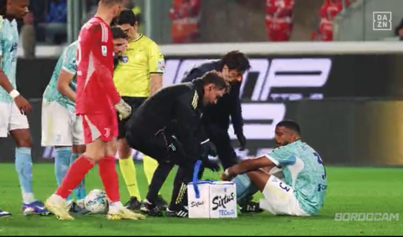 Il momento in cui Locatelli chiede a Bremer se ce la facesse o meno.