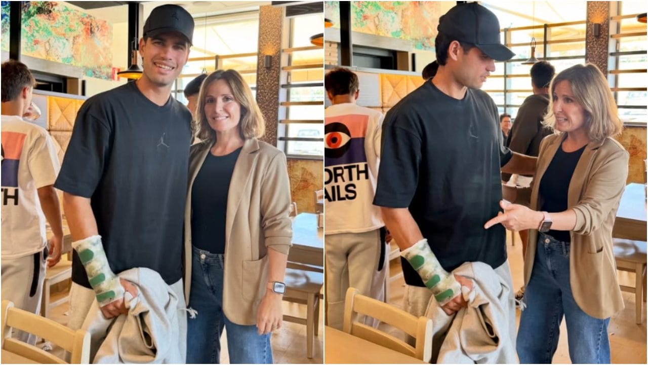 La foto di Alcaraz col tutore al braccio.