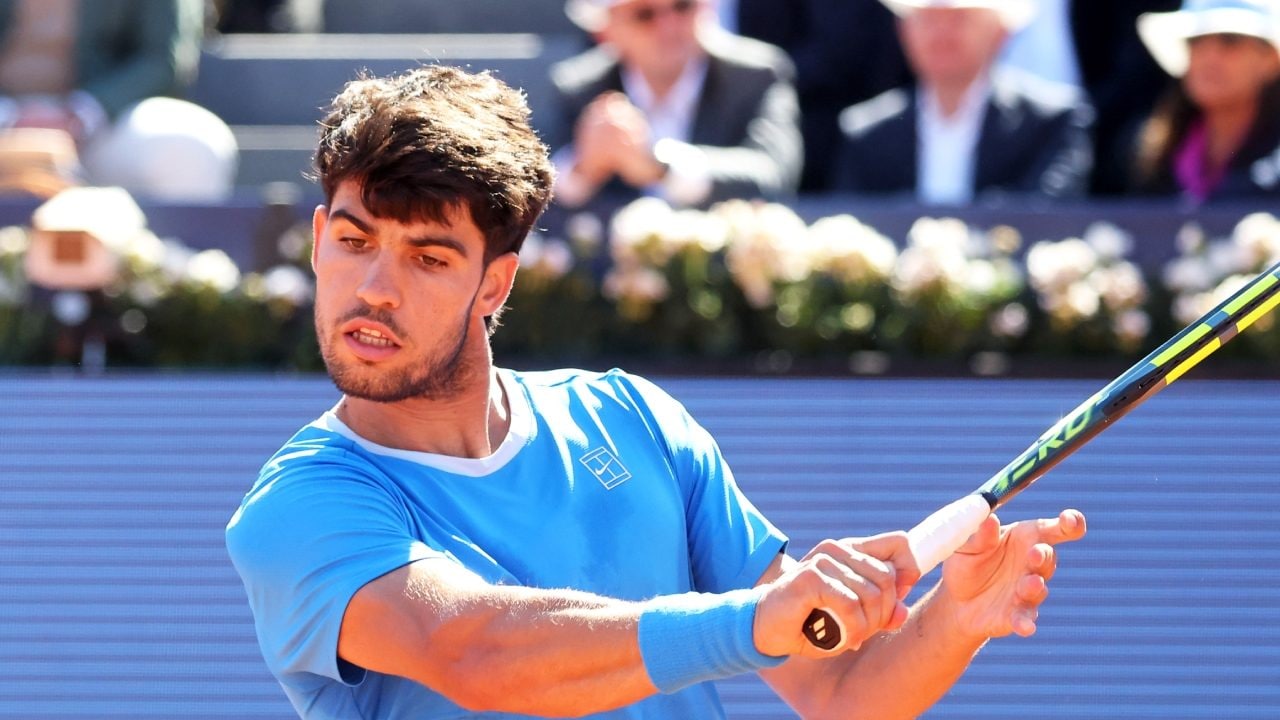 Alcaraz si ritira dal torneo di Barcellona, così Sinner può restare numero 1 del ranking a lungo