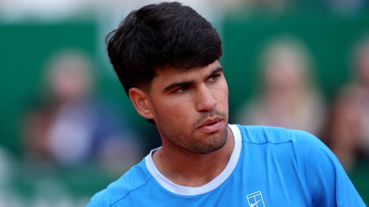 Carlos Alcaraz costretto a saltare gli Internazionali d’Italia e il Roland Garros per infortunio.