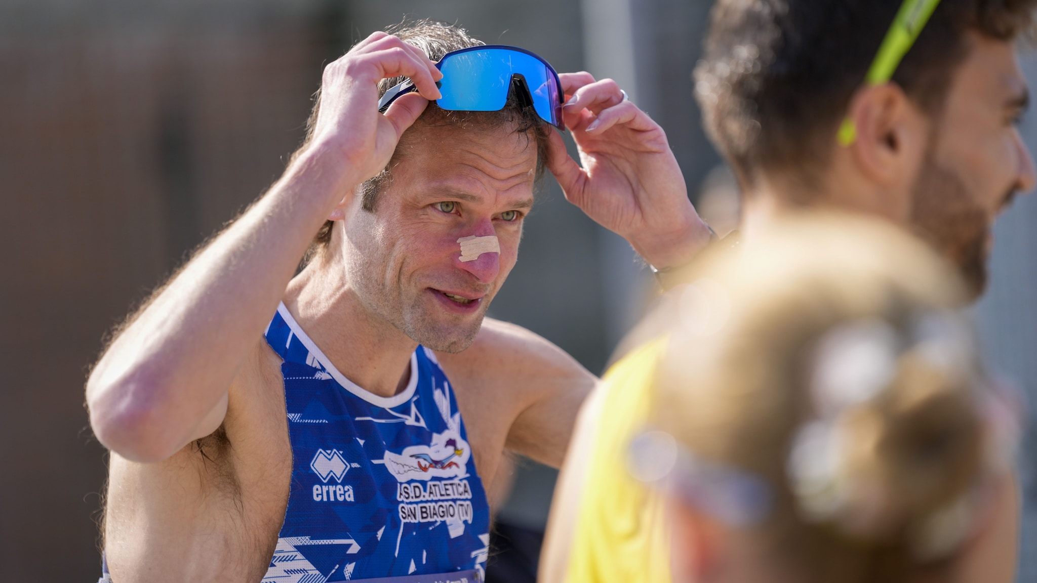 Alex Schwazer fa l’impresa a 41 anni: vince la maratona di marcia col record italiano da omologare