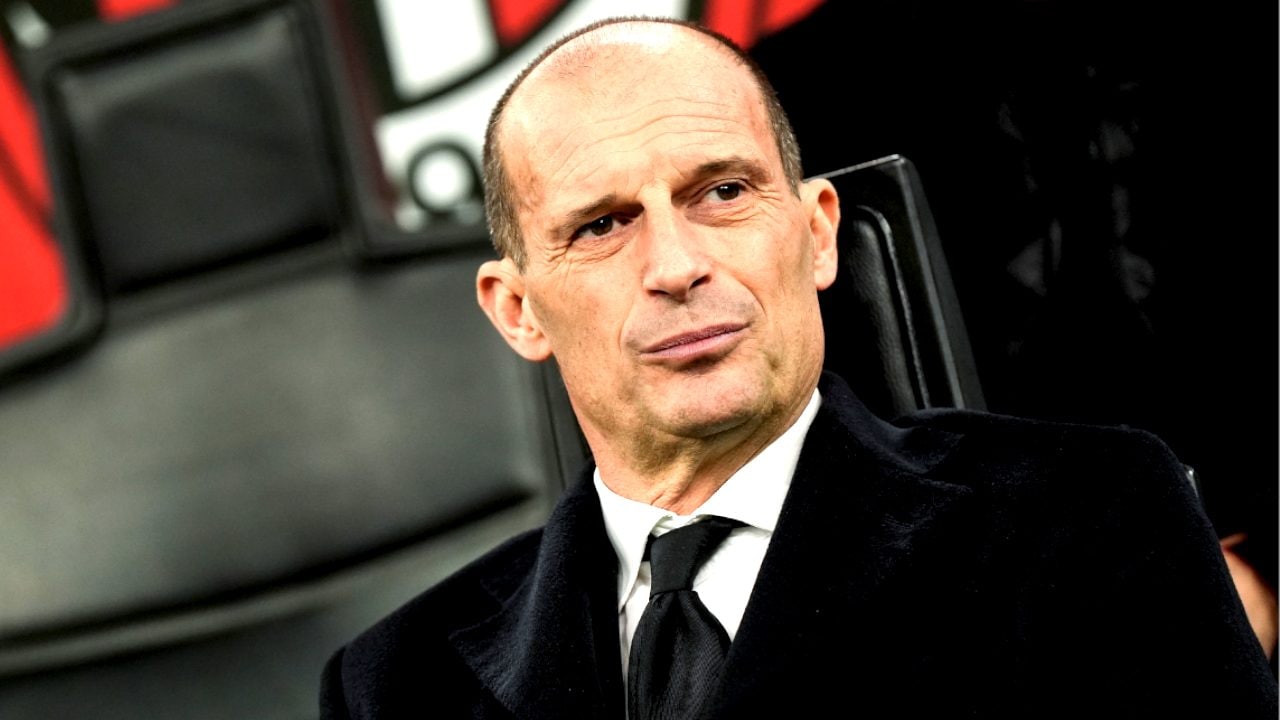 Tifosi del Milan esasperati, scatta la campagna #Allegriout: ma il tecnico è davvero l'ultimo problema