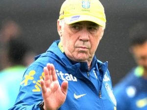 Carlo Ancelotti non sarà CT dell’Italia: rinnova col Brasile e fa aumentare lo stipendio dello staff