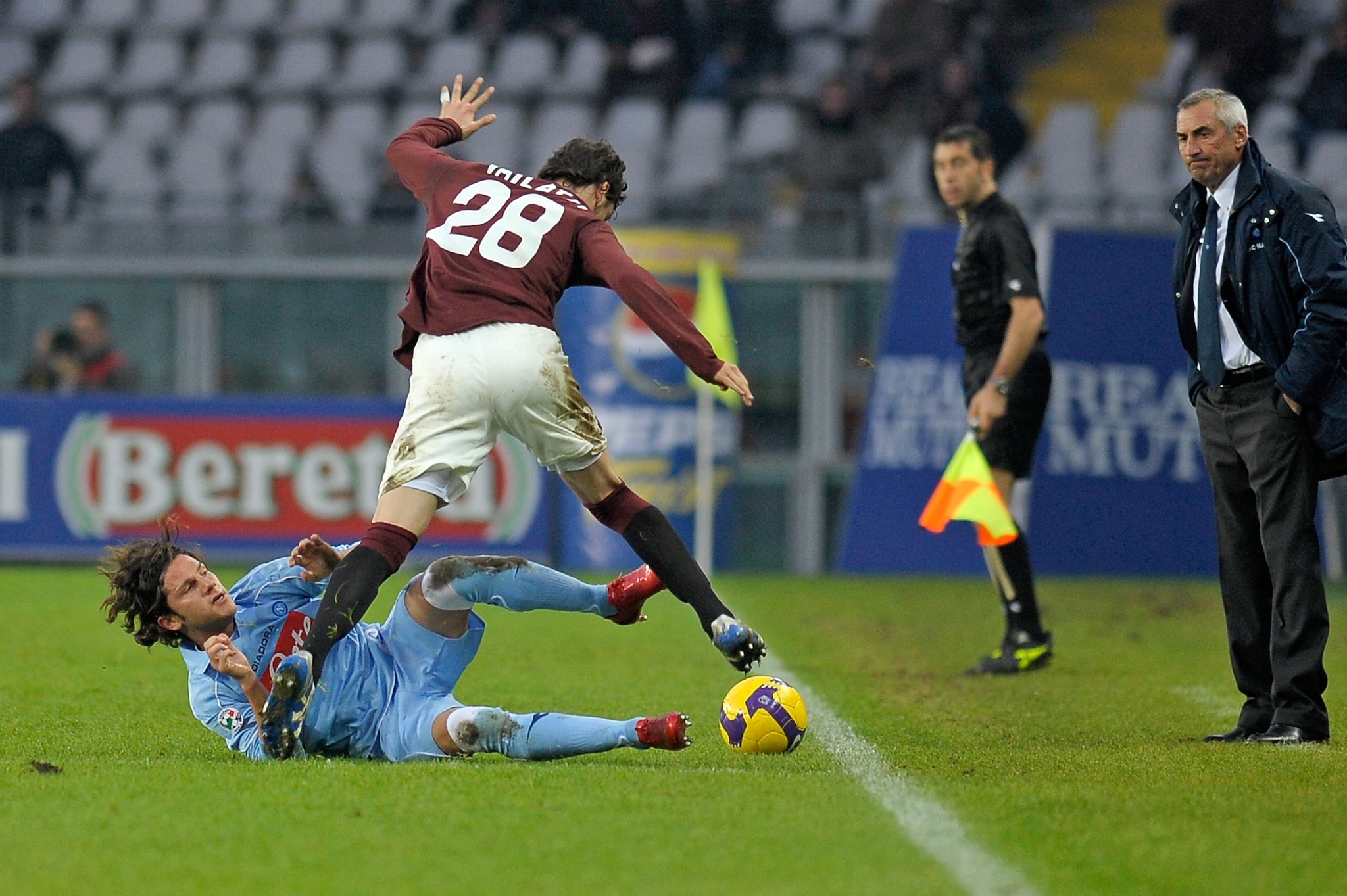 Russotto in azione con il Napoli sotto gli occhi di Edy Reja.