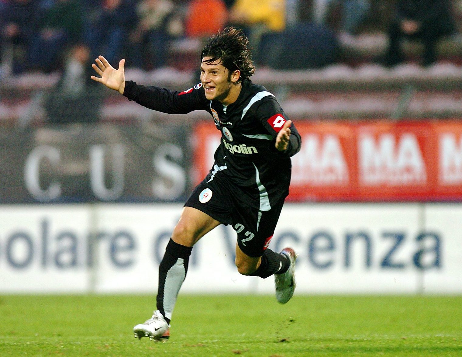 Russotto festeggia un gol con il Treviso.