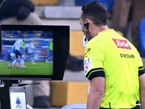 Quanto guadagnano gli arbitri in Serie A, il sistema che lega voti e compensi da migliaia di euro