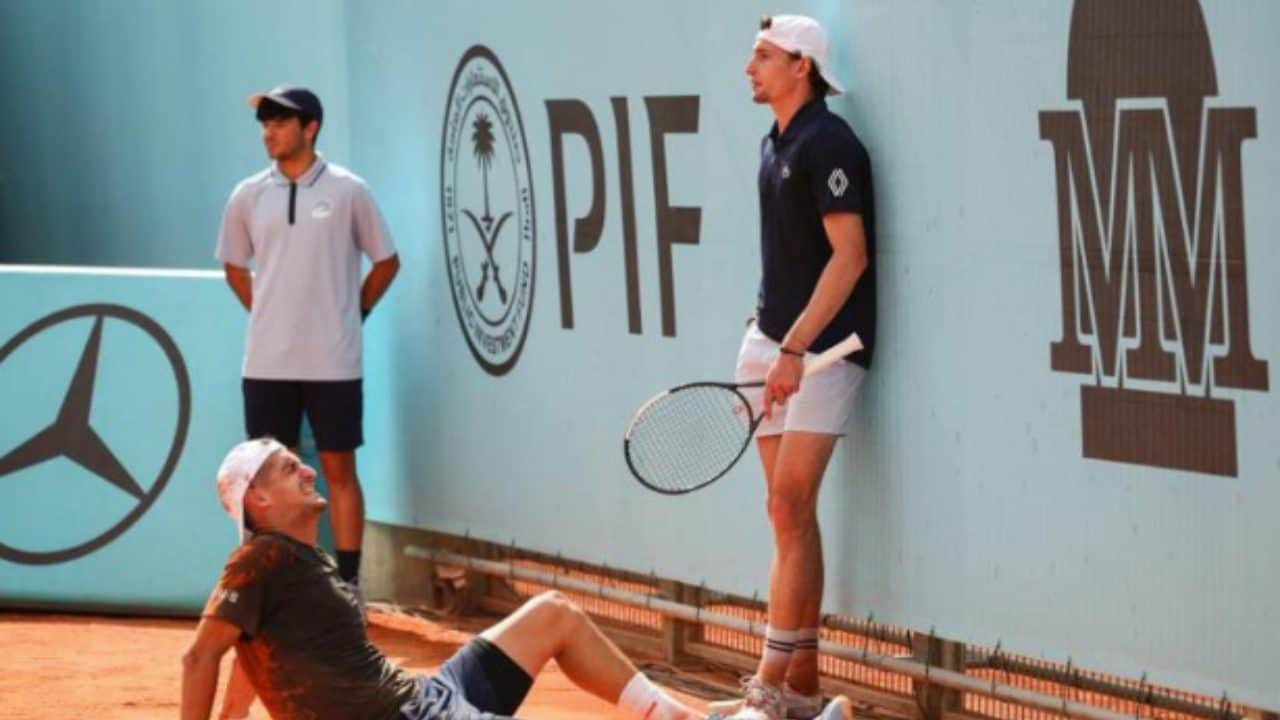 Atmane-Humbert è stata folle, crampi e stretta di mano fredda. Chardy furioso con l'arbitro: "Vergognati"