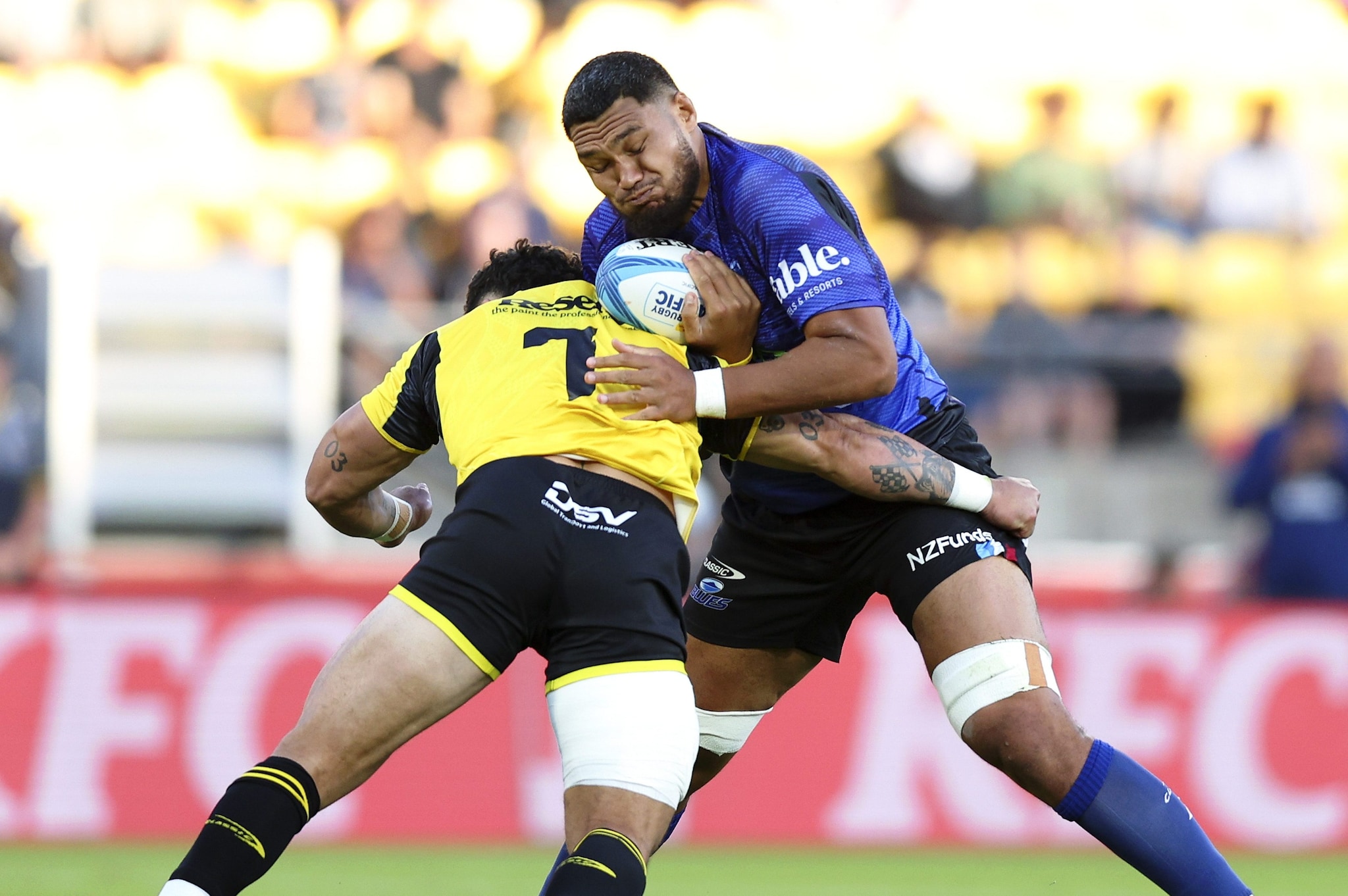 Cameron Suafoa in azione con la maglia dei Blues in Nuova Zelanda