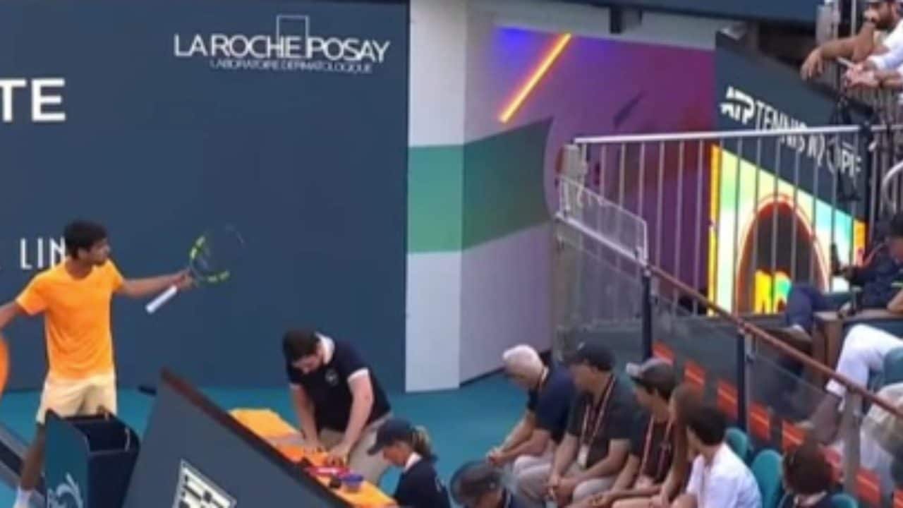 Il momento del grande sfogo di Alcaraz durante la partita con Korda a Miami.