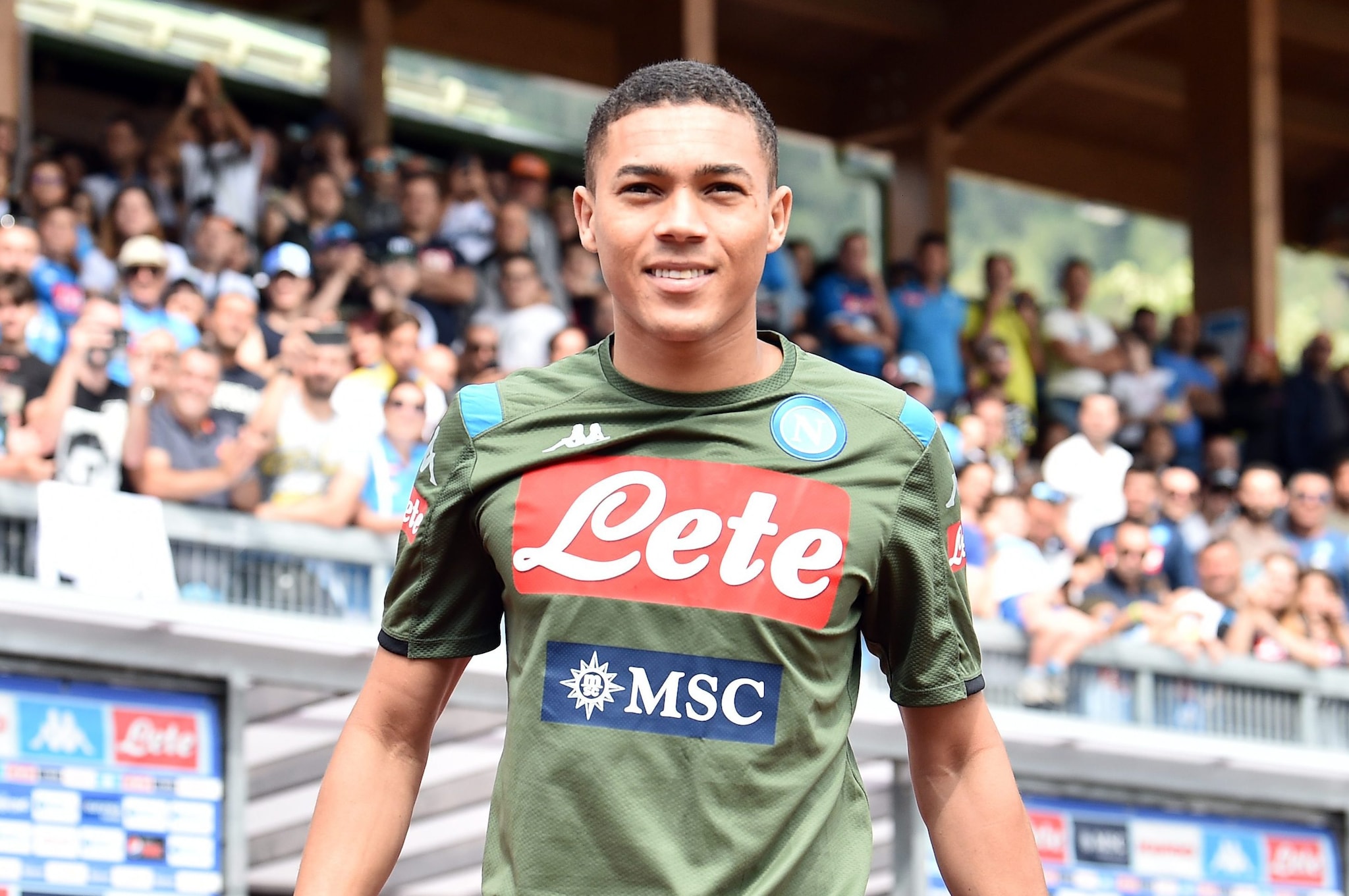 Carlos Vinicius con la maglia del Napoli in ritiro precampionato: non ha mai giocato una partita ufficiale