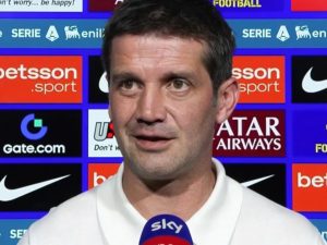 Chivu: “I calciatori dell’Inter hanno sempre la testa sul telefono. La chiamo generazione a una mano”