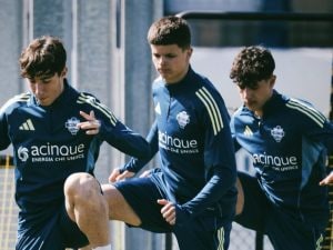 Il Como aggiunge 4 calciatori italiani alla rosa di Fabregas nei giorni del fallimento azzurro