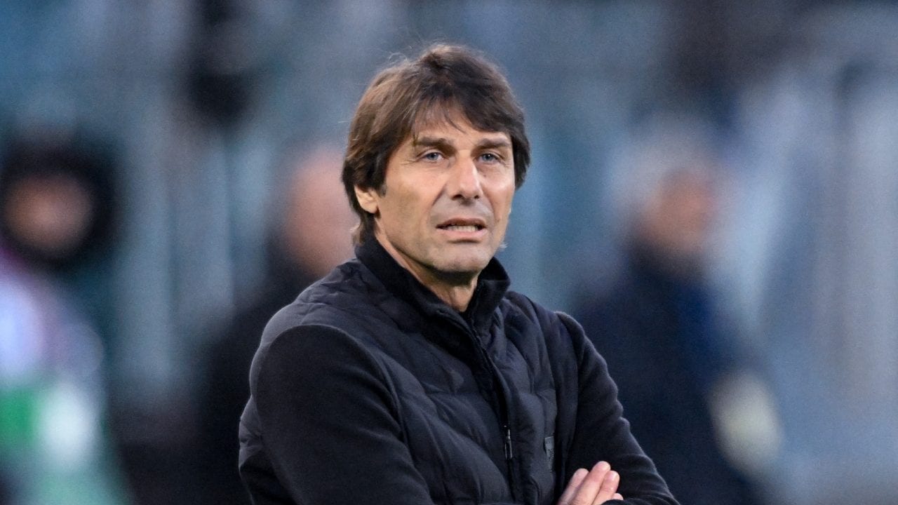 Conte ricorda il periodo più duro: "Un'altra squadra sarebbe naufragata, il Napoli ha tenuto la rotta"