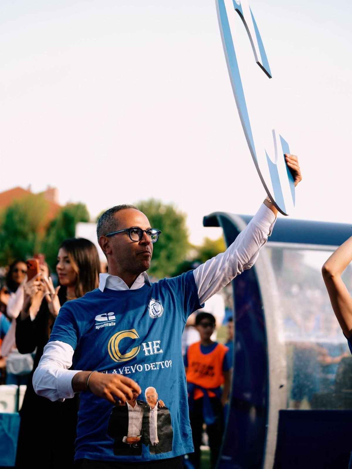 Criscitiello durante la festa in campo. (Foto Ufficio Stampa Folgore Caratese)