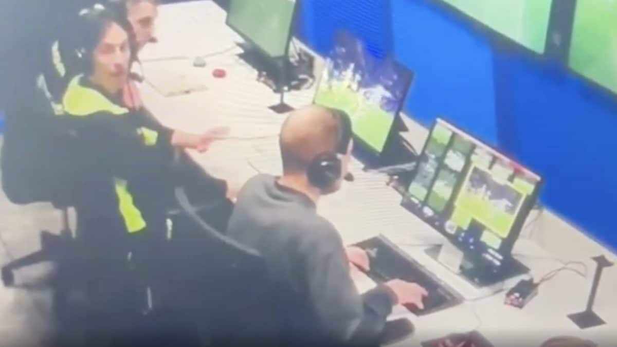 Daniele Paterna, nel video in possesso dell’AGI, dove Rocchi avrebbe segnalato di assegnare un calcio di rigore in Udinese–Parma.