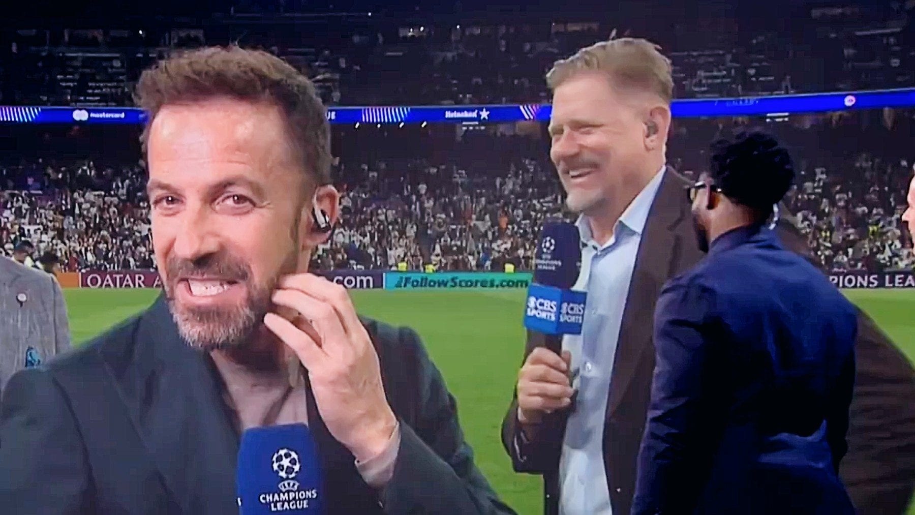 Del Piero si mostra con la barba, Micah Richards interrompe l'intervista: "Alex, che succede?"