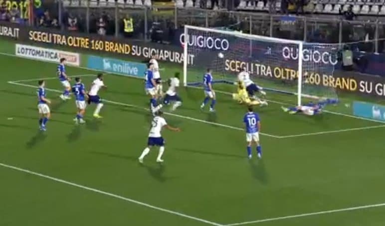 Il gol del sorpasso firmato da Dumfries.