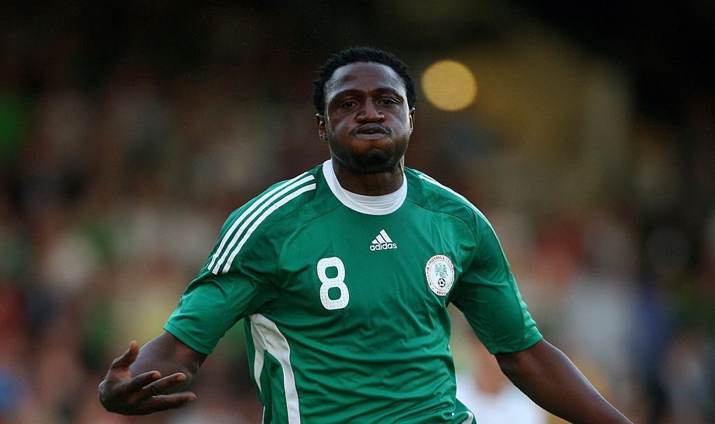 Michael Eneramo muore a 40 anni in campo, l'ex attaccante della Nigeria stroncato da un malore