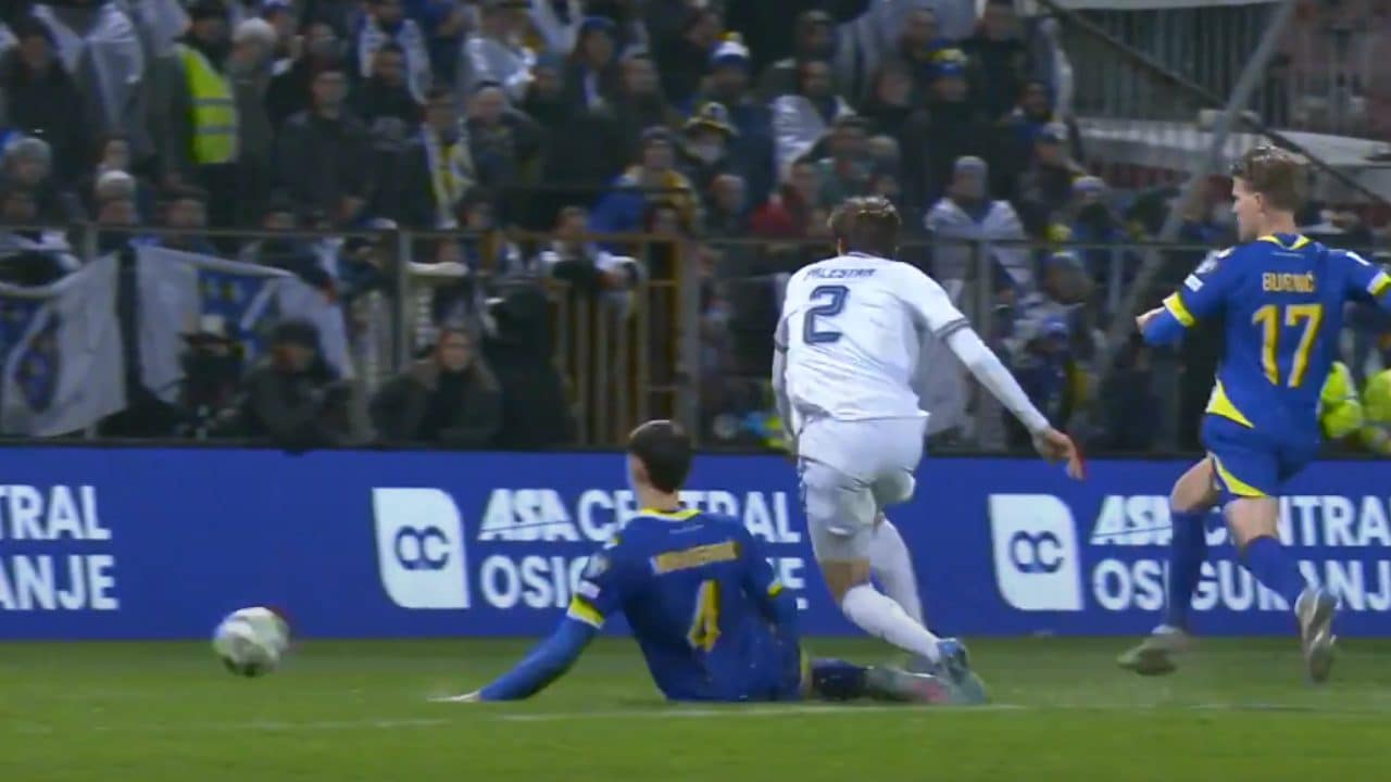 Niente espulsione su Palestra in Bosnia-Italia, cosa hanno visto arbitro e VAR: manca il terzo criterio