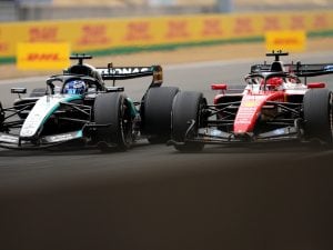 La Ferrari ha già da mesi gli sviluppi per eguagliare Mercedes in F1 2026 ma non può usarli: serve l’ADUO