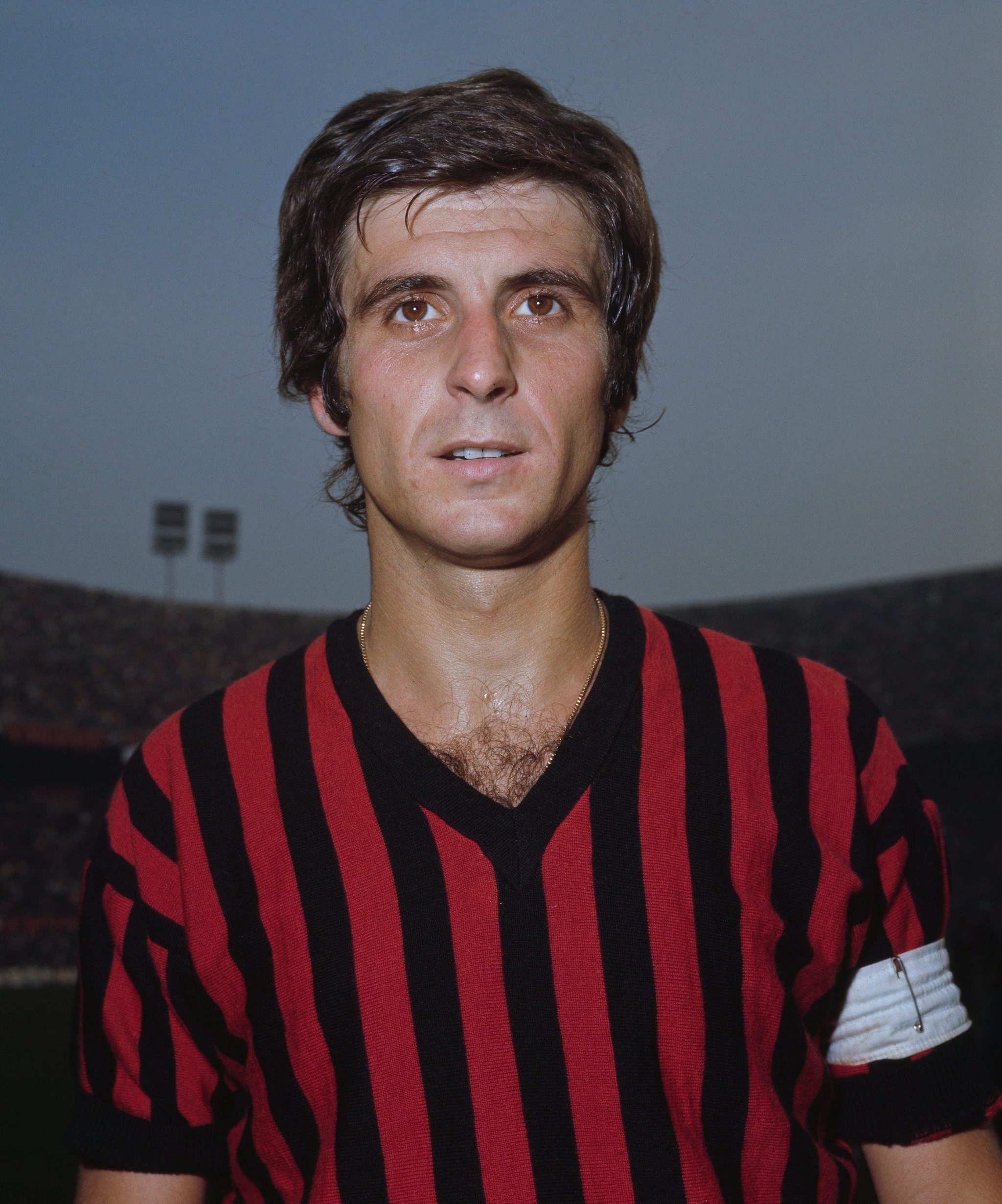 Gianni Rivera con la maglia del Milan, di cui è stato fuoriclasse, simbolo e capitano