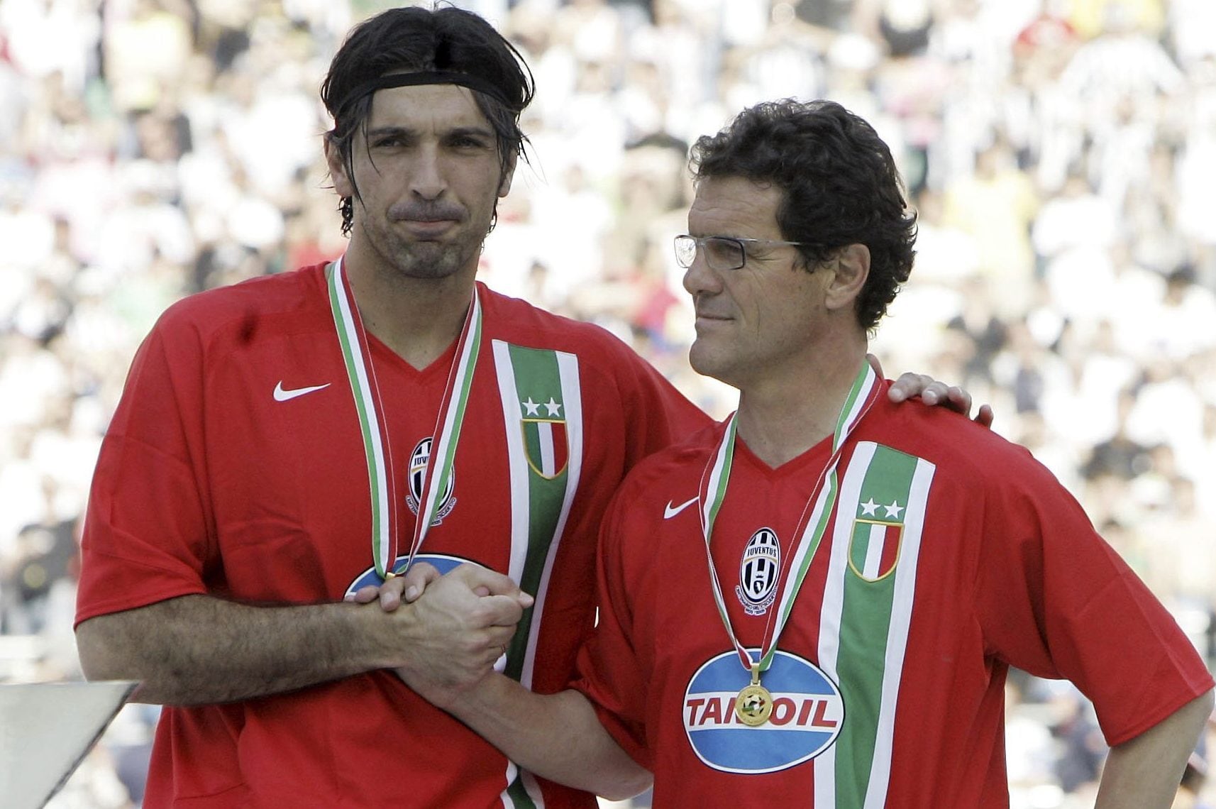 Buffon e Capello il 14 maggio 2006 con le medaglie dello scudetto vinto dalla Juve, poi revocato