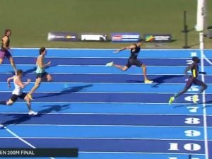 Gout Gout a 18 anni è già più veloce di Bolt sui 200 metri: infrange il record del mondo U20