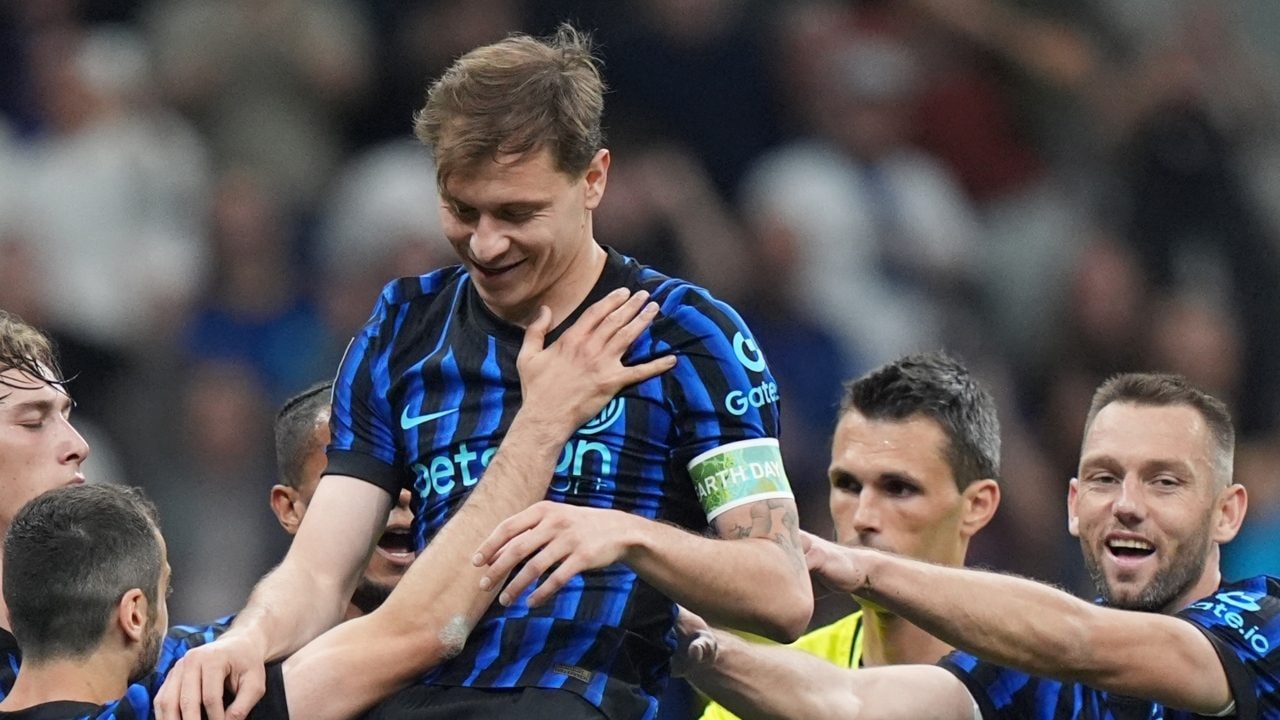 Inter sempre più vicina allo Scudetto, Cagliari battuto 3-0: gol di Thuram, Barella e Zielinski