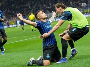 L’Inter schianta la Roma 5-2, doppietta di Lautaro: segnale forte a Napoli e Milan per lo scudetto