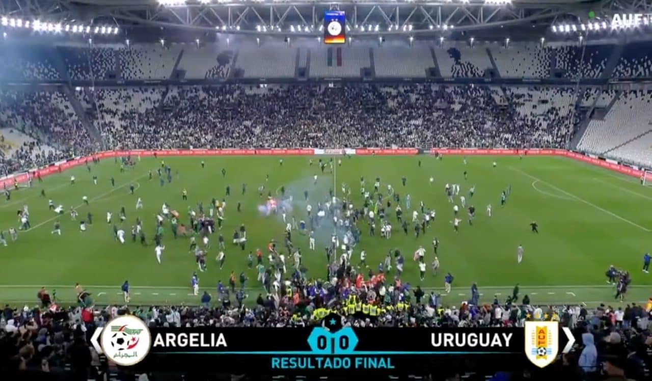 Algeria-Uruguay nello stadio della Juventus si è conclusa con una vistosa invasione di campo
