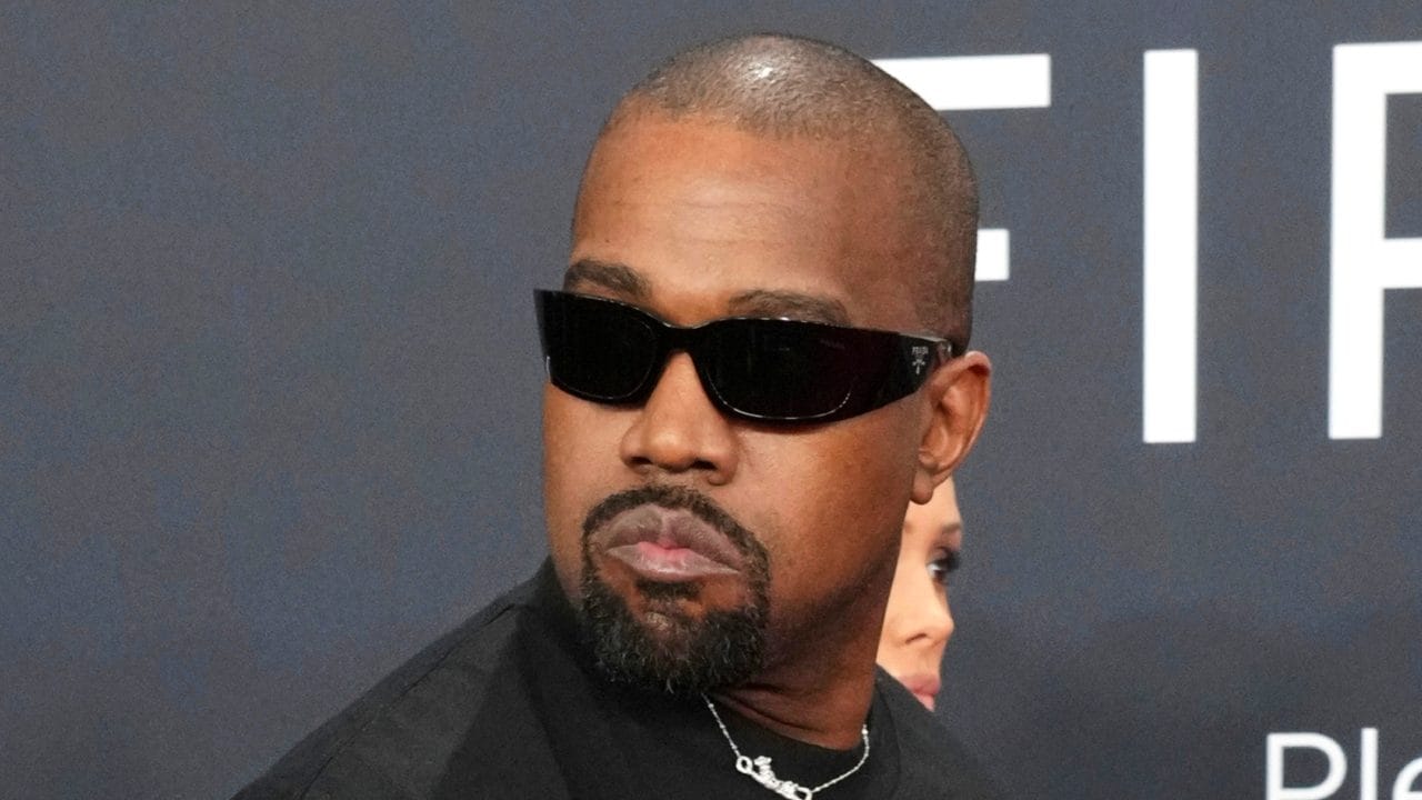 Il Basilea cancella il concerto di Kanye West nel suo stadio: “Non rispetta i nostri valori”