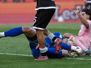 Come sta Klinsmann del Cesena dopo la ginocchiata alla testa: frattura della prima vertebra cervicale