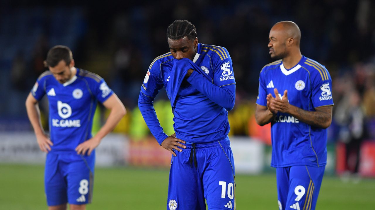 Il Leicester retrocede nella terza divisione inglese dieci anni dopo aver vinto la Premier League