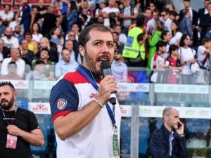 Luca Carcassi, speaker del Cagliari: “Sentire lo stadio urlare il nome di Gigi Riva è stato incredibile”