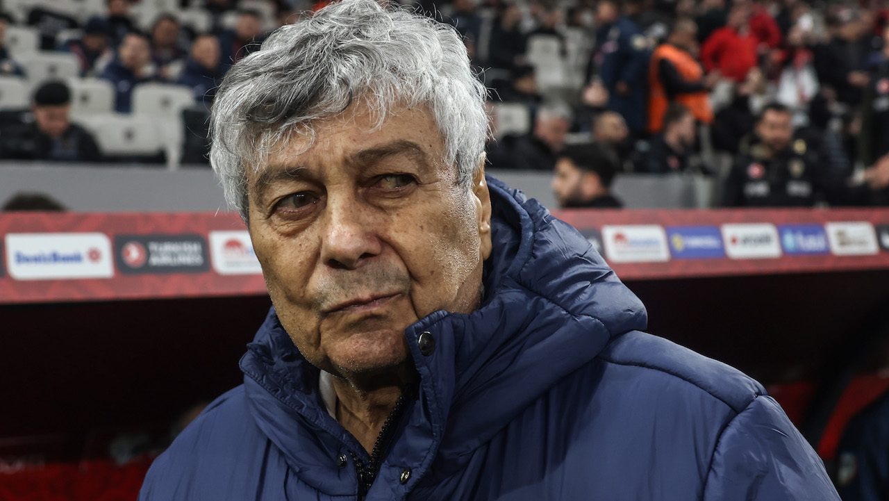 Mircea Lucescu è morto a 80 anni per i gravi problemi cardiaci iniziati dopo i playoff Mondiali