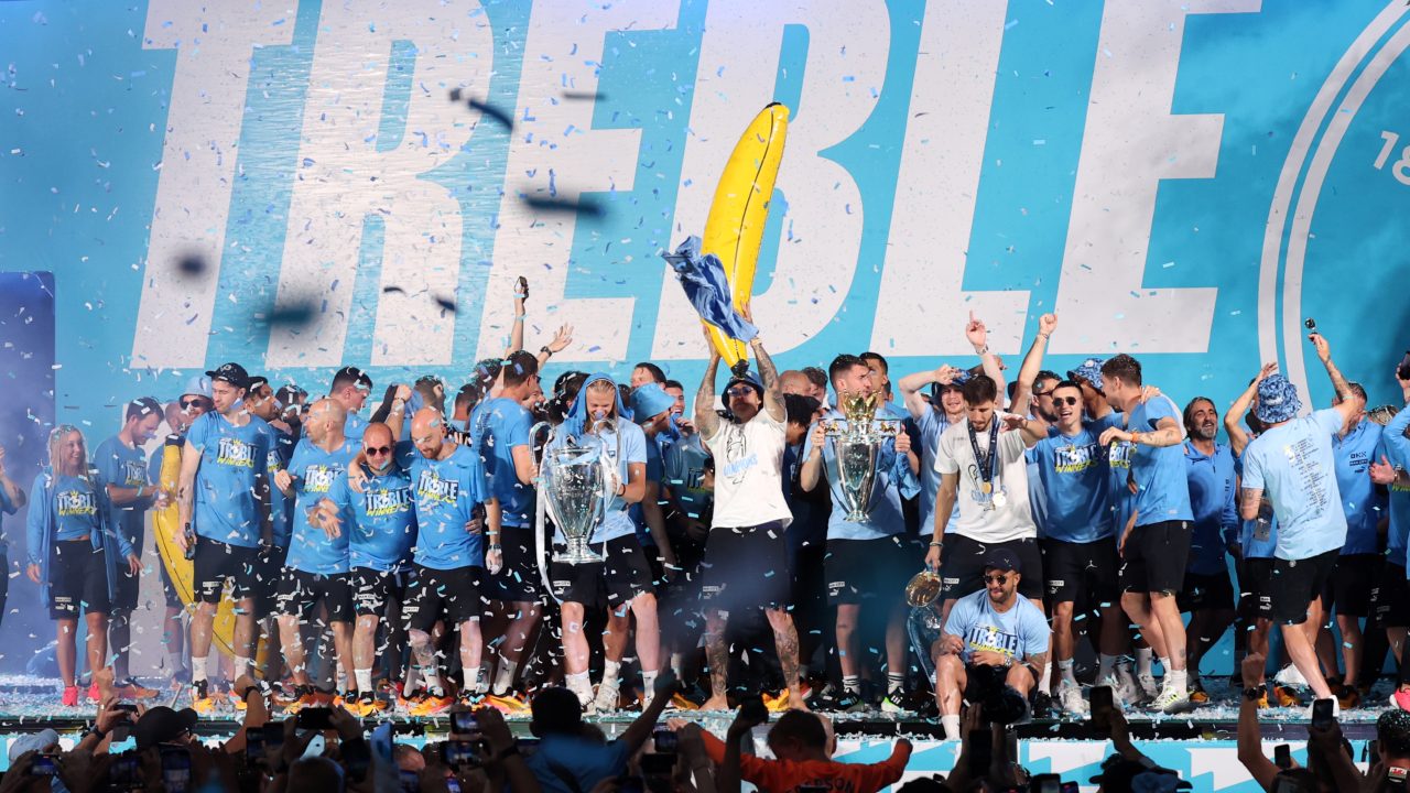 Un membro del Manchester City del Triplete mette all'asta le medaglie: può avere bisogno di soldi