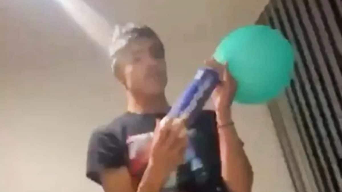 Mason Greenwood mentre fa uso della droga del palloncino, in un video ottenuto dal Sun