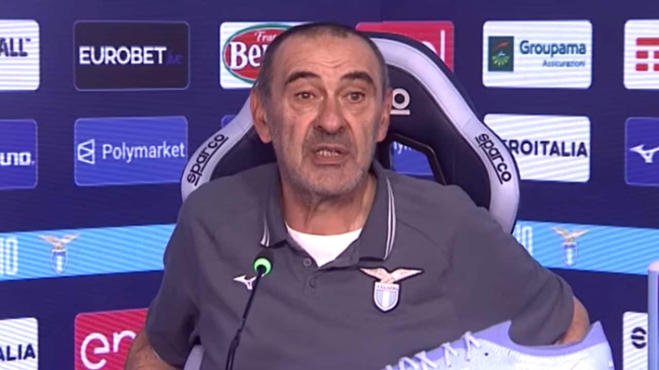 La risposta esilarante di Sarri all'ultima domanda della conferenza stampa di Atalanta-Lazio: "Ho fame"
