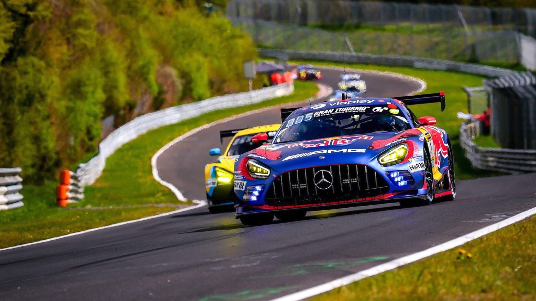 Verstappen al Nurburgring da 1° con 30 secondi di vantaggio a 39°: il guasto che ha stravolto la sua gara