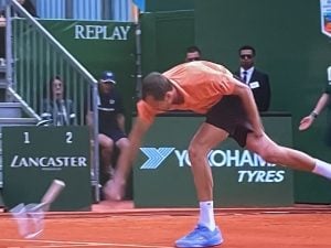 Medvedev umiliato da Berrettini a Monte Carlo: 6-0 6-0 e sfogo clamoroso, il pubblico impazzisce