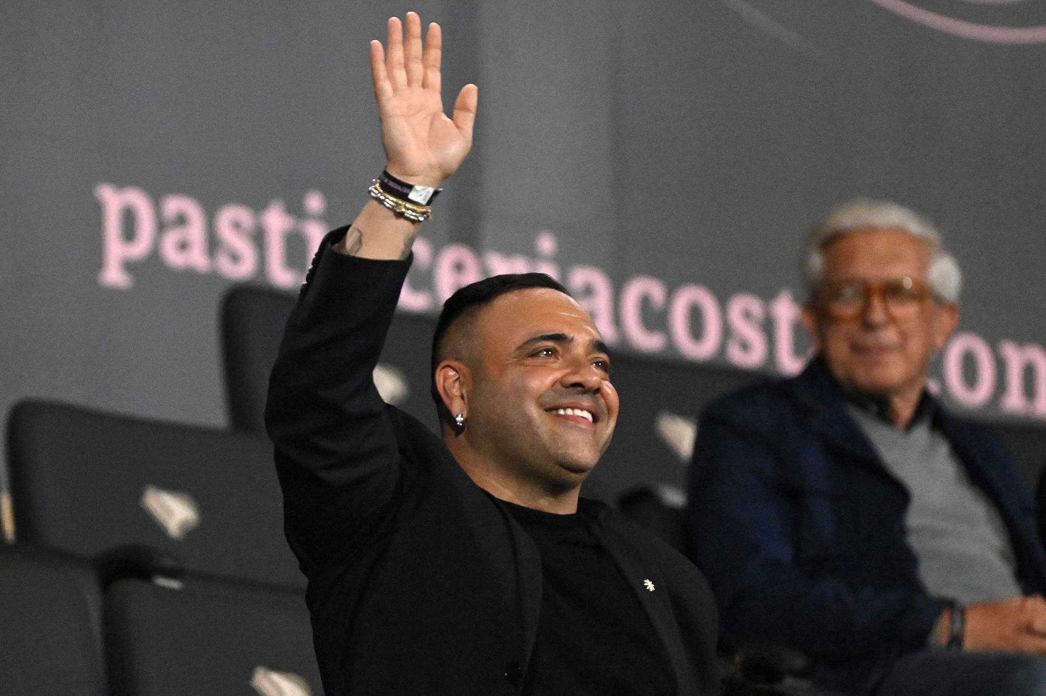Miccoli lo scorso anno allo stadio del Palermo, accolto con amore immenso dai tifosi