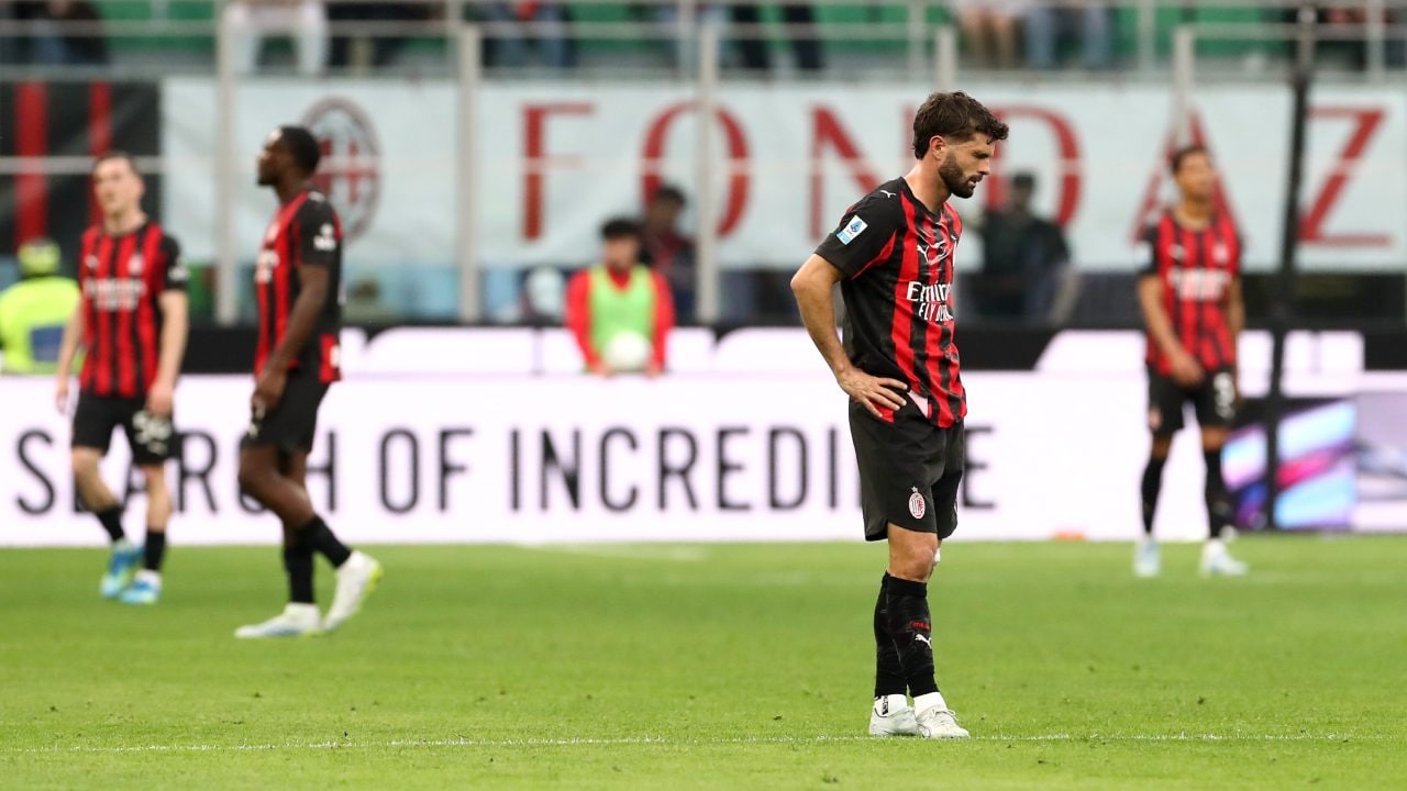 Il Milan crolla a San Siro, l'Udinese lo asfalta 3-0: qualificazione alla Champions ora a rischio