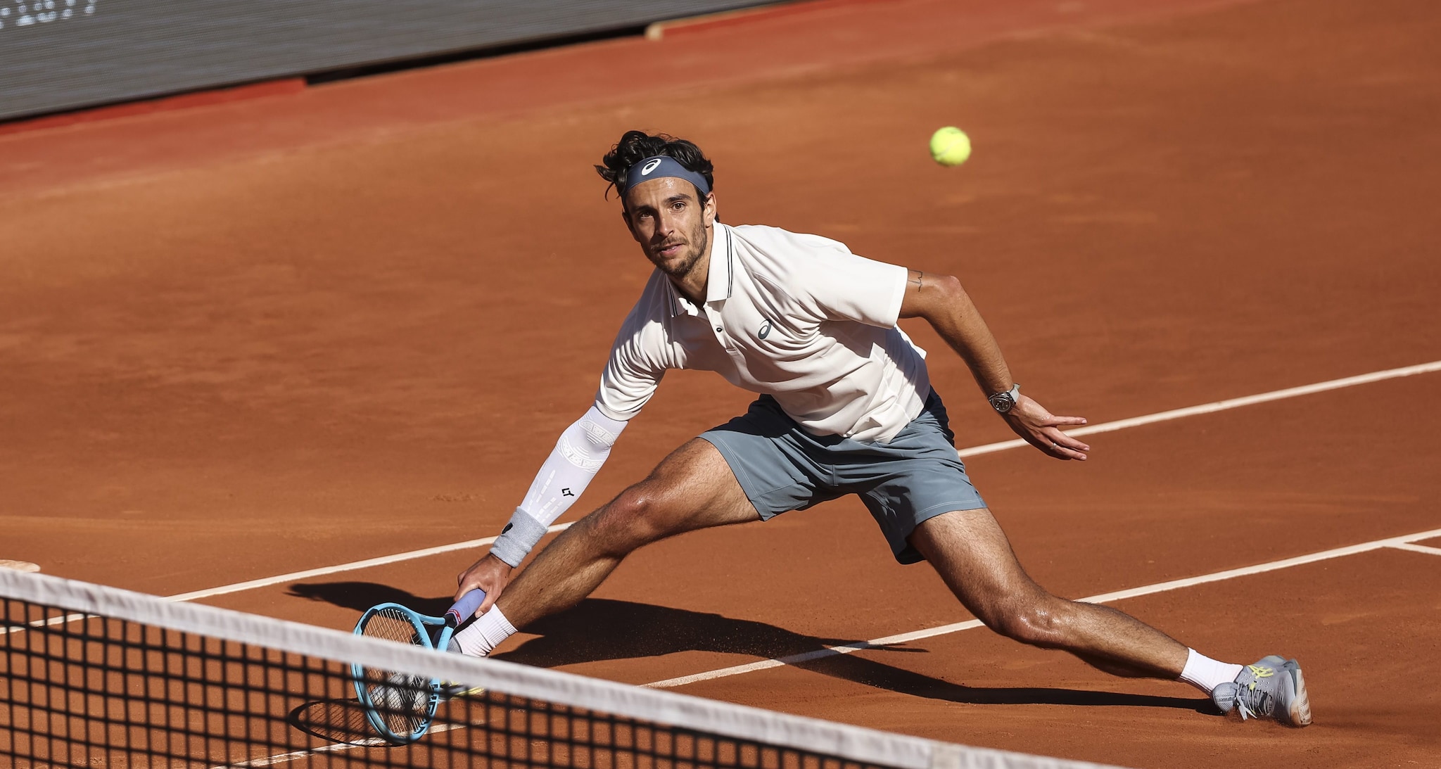 Il colpo impossibile di Musetti contro Moutet a Barcellona: “Oh mio Dio!” urla il telecronista