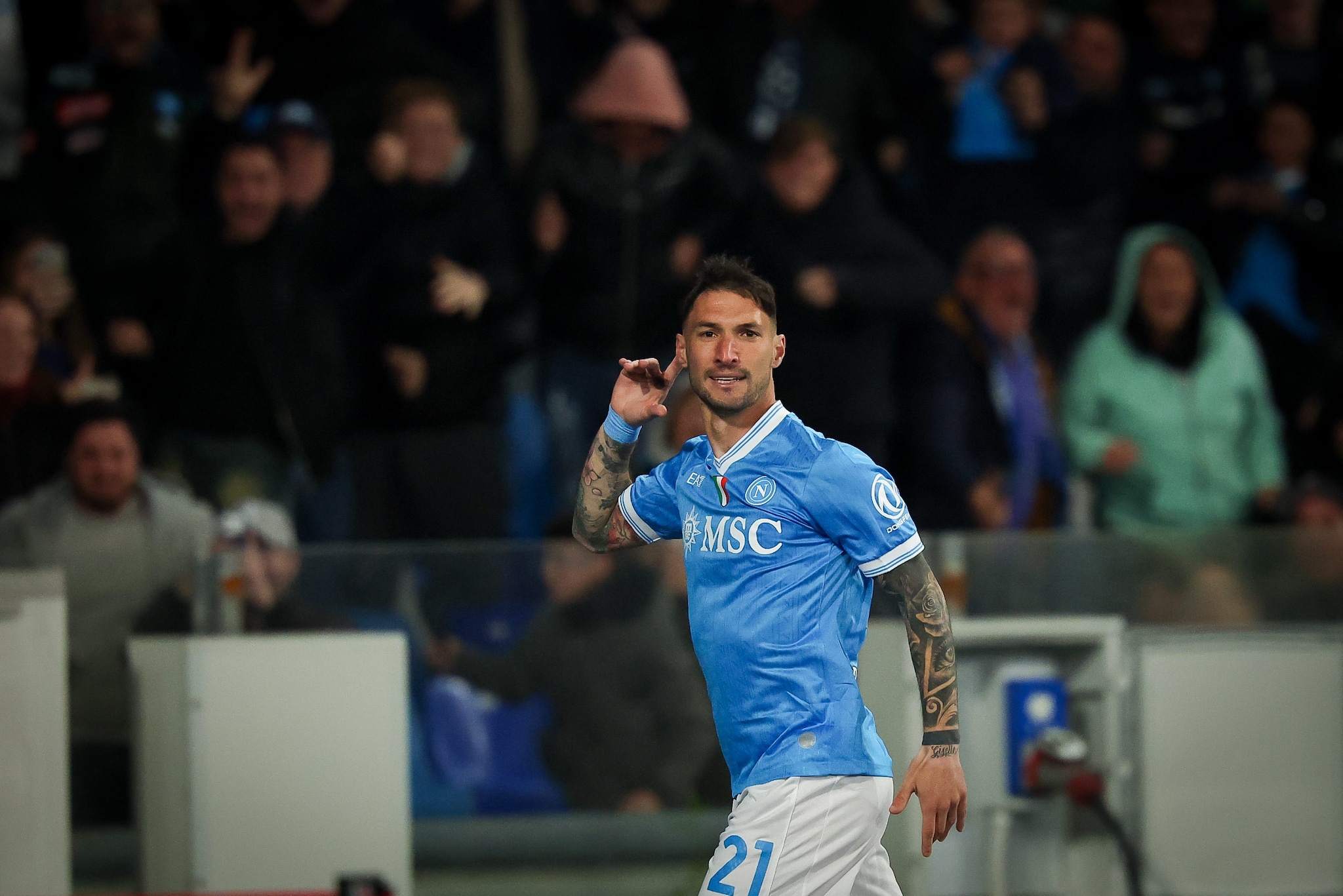 La gioia di Politano dopo il gol che decide Napoli–Milan.