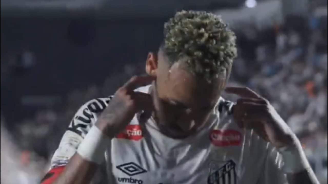 Lo sfogo di Neymar dopo i fischi dei tifosi: "State esagerando, nessun essere umano reggerebbe"